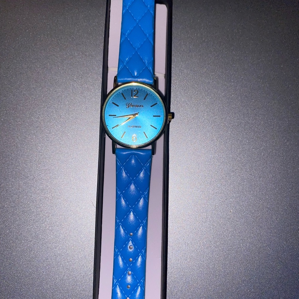 Watch - Picture 2 of 7